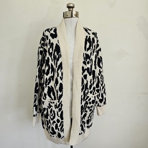 Who what wear animal print open front cardigan size LARGE - Picture 2 of 10